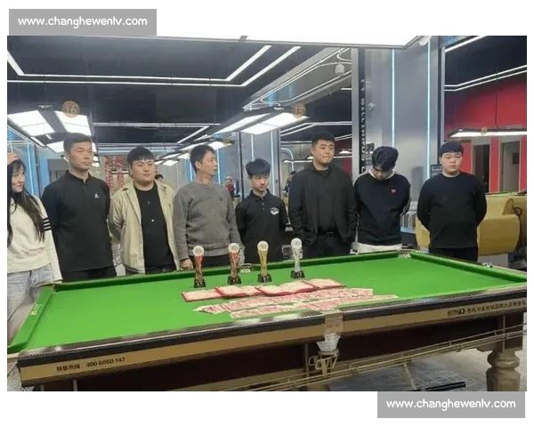 爆冷比赛频现赛场黑马逆袭改写冠军格局之夜引发球迷热议与时代记忆